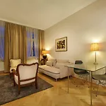 Hunger Apartahotel 4*