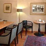 Hunger Apartahotel 4*