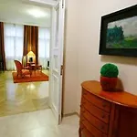Hunger Apartahotel 4*