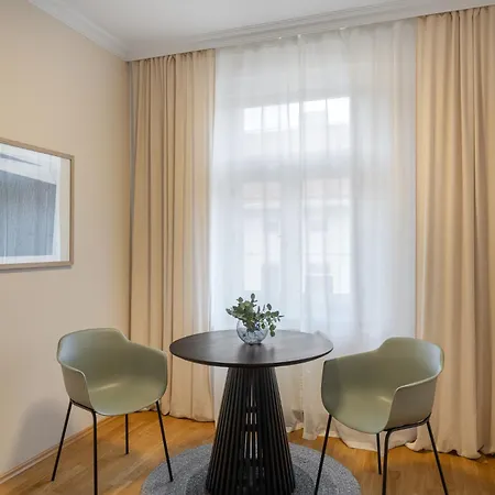Hunger Hotel apartamentowy 4*