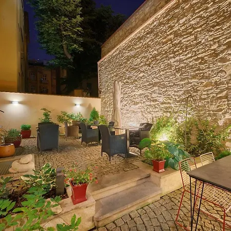 Hunger Hotel apartamentowy Praga