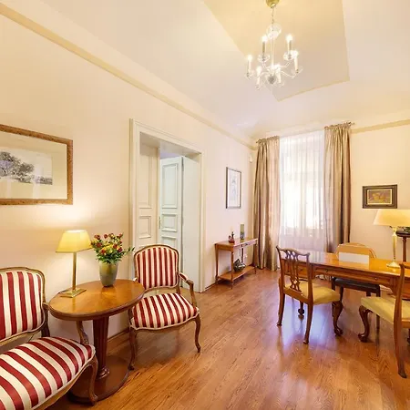 Hunger Hotel apartamentowy 4*