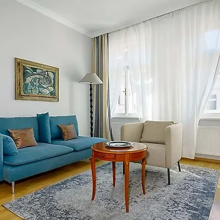 Hunger Aparthotel