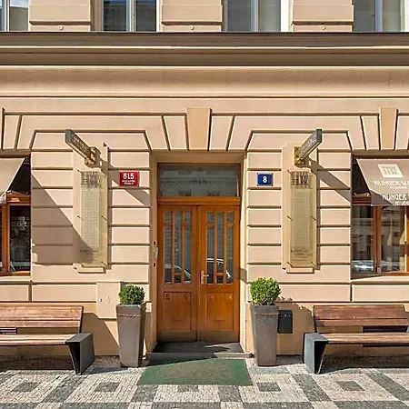 Hunger Aparthotel