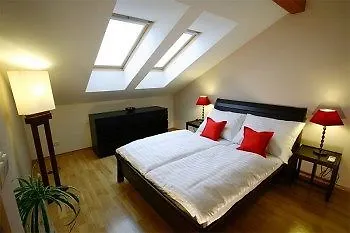 Hunger 4* Prague