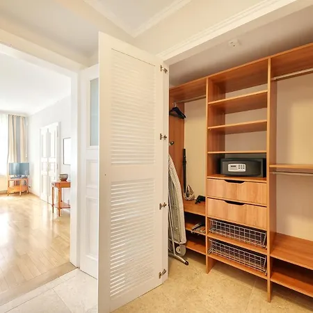 Hunger Aparthotel Prague