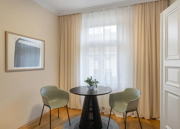 Hunger Aparthotel 4*