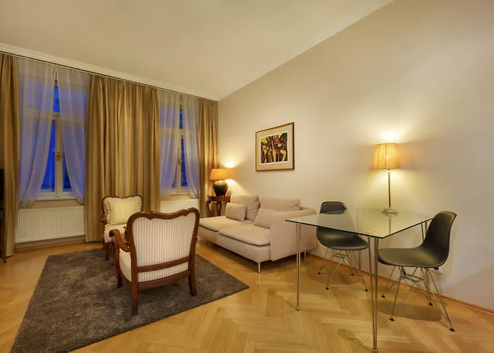 Hunger Apartahotel 4*