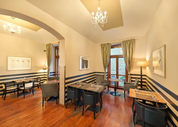 Hunger Aparthotel 4*