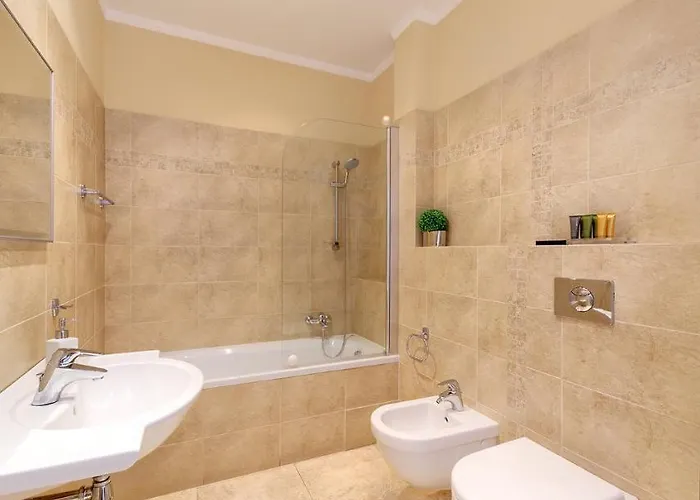 Hunger Aparthotel 4*