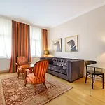 Hunger Aparthotel