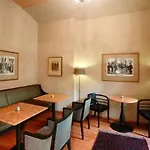 Hunger Aparthotel Praga