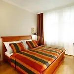 Hunger Aparthotel 4*