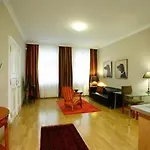 Hunger Aparthotel