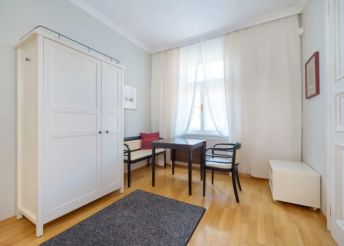 Hunger 4* Prague